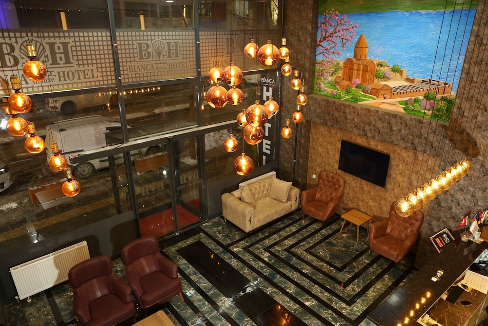 bianca deluxe hotel van