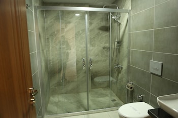 bianca deluxe hotel van