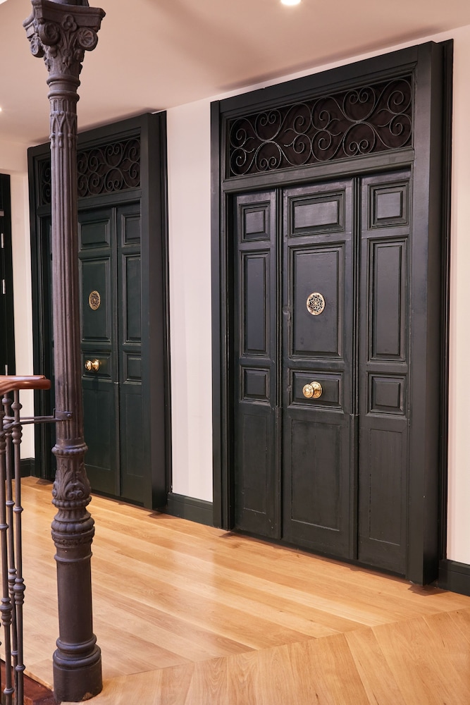 latroupe prado hostel