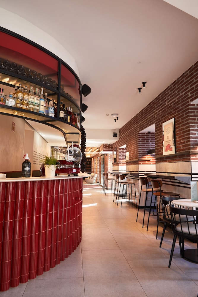 latroupe prado hostel