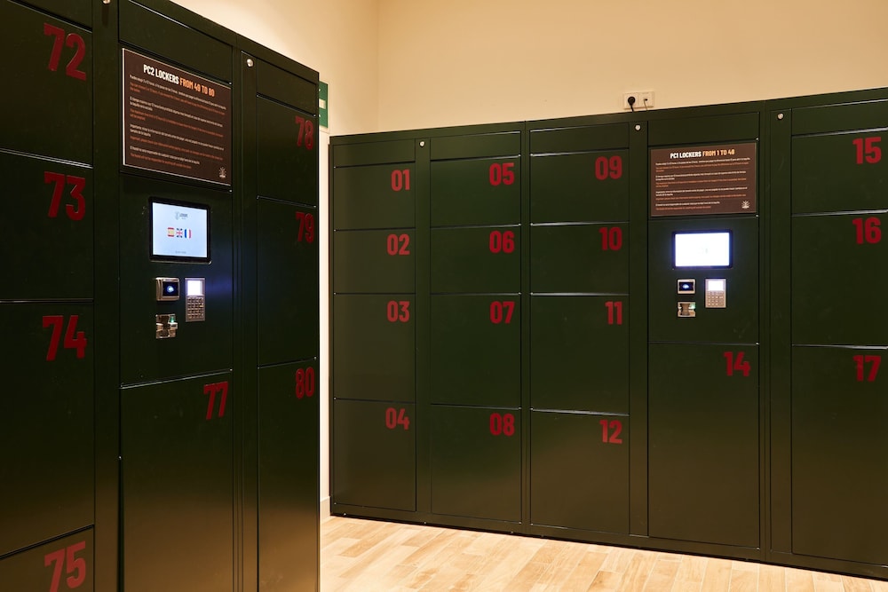 latroupe prado hostel