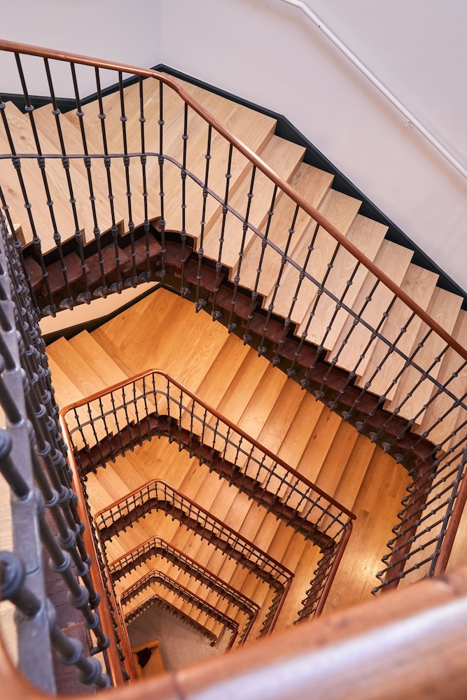 latroupe prado hostel