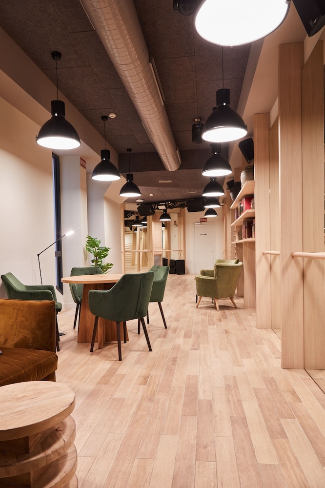 latroupe prado hostel