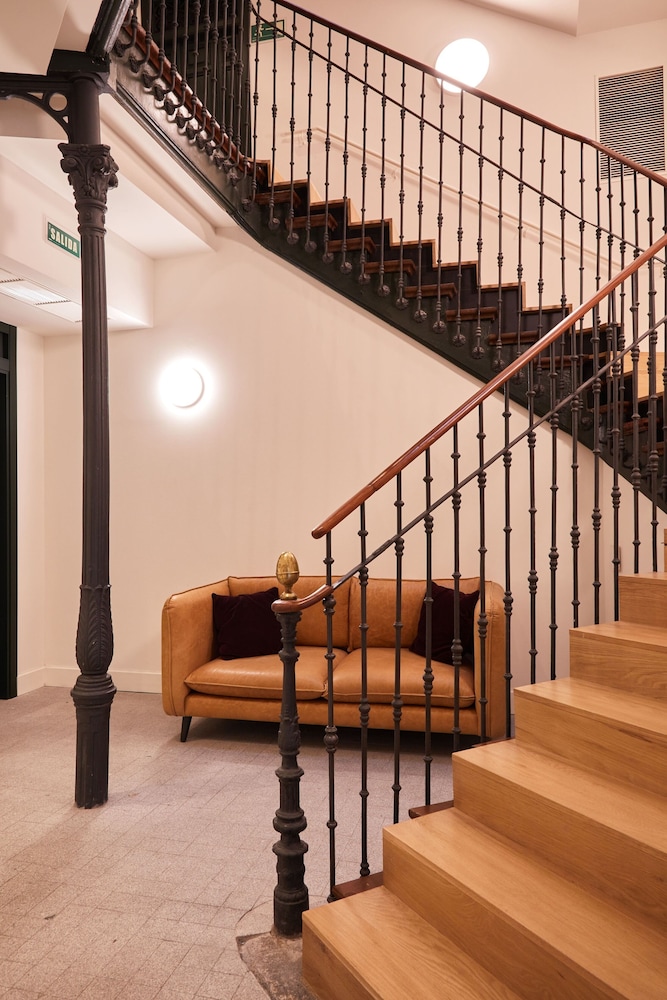 latroupe prado hostel