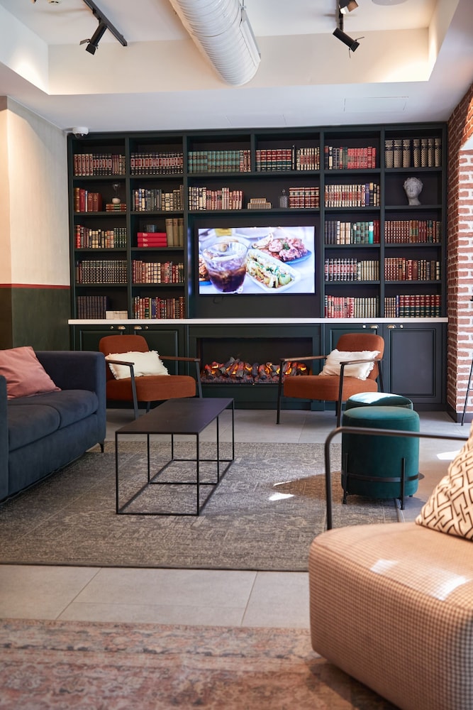 latroupe prado hostel