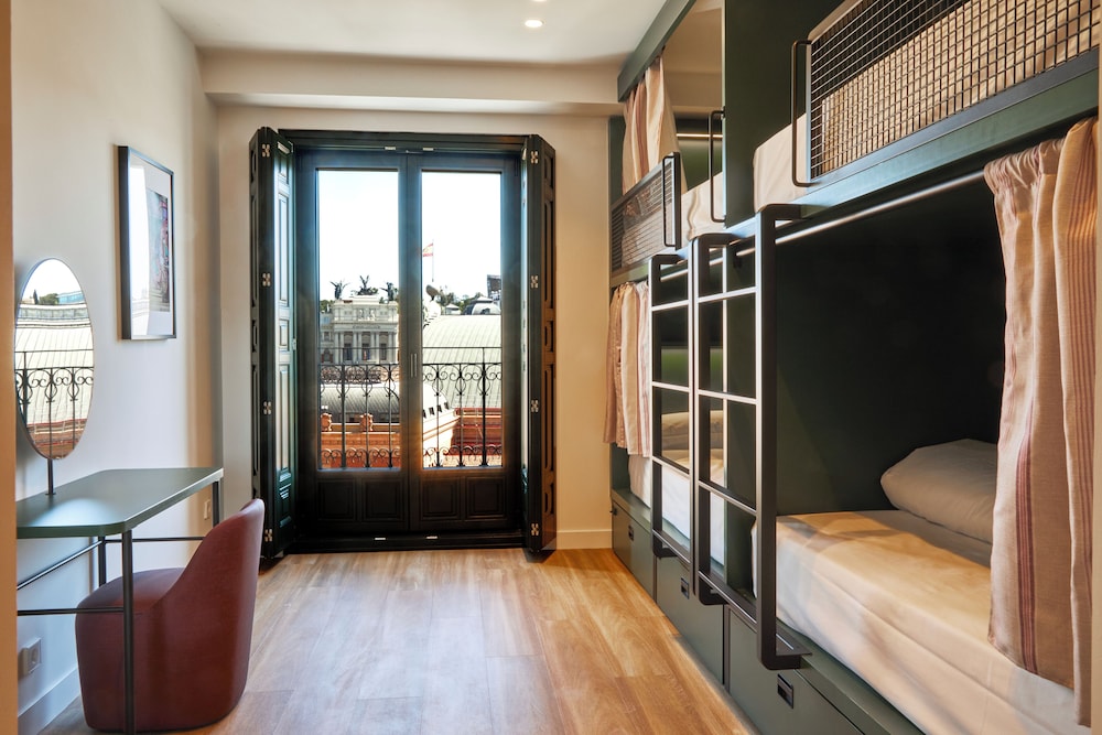 latroupe prado hostel