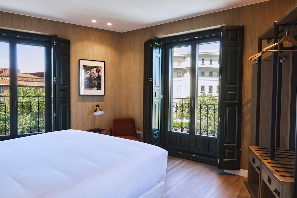 latroupe prado hostel