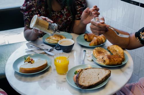 latroupe prado hostel