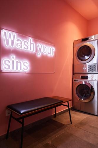 latroupe prado hostel