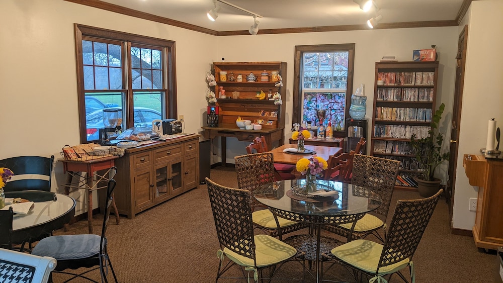 the meadowlark inn