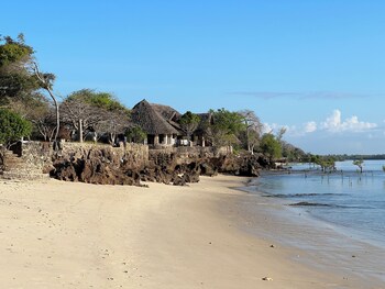 mwazaro beach lodge