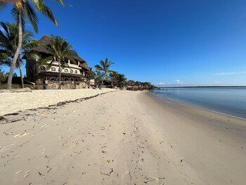 mwazaro beach lodge