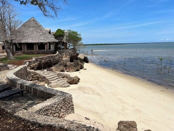 mwazaro beach lodge