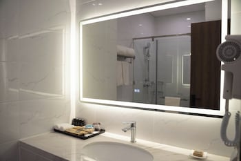 escale international hotel