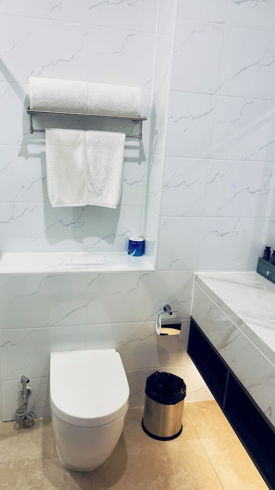 escale international hotel