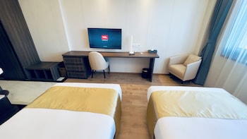 escale international hotel