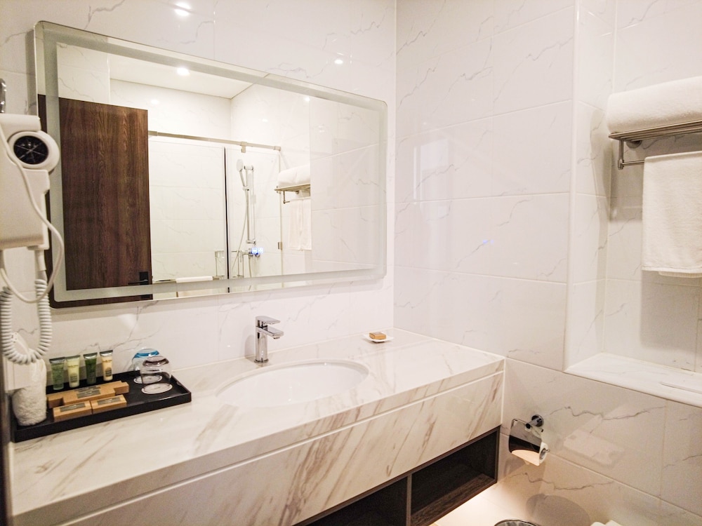 escale international hotel