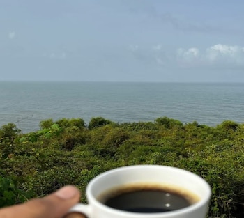 Aalayah Stays,,3 star