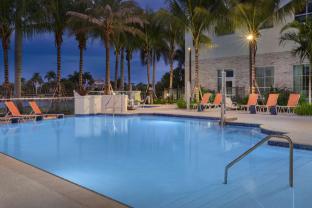 hampton inn and suites naples south
