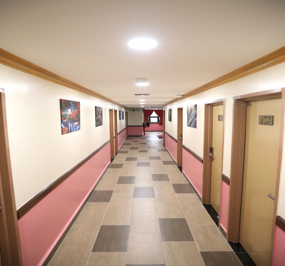 capital o 90897 island city hotel