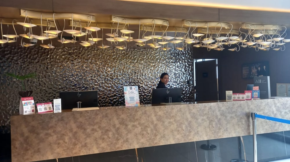 capital o 950 acqua novotel tower