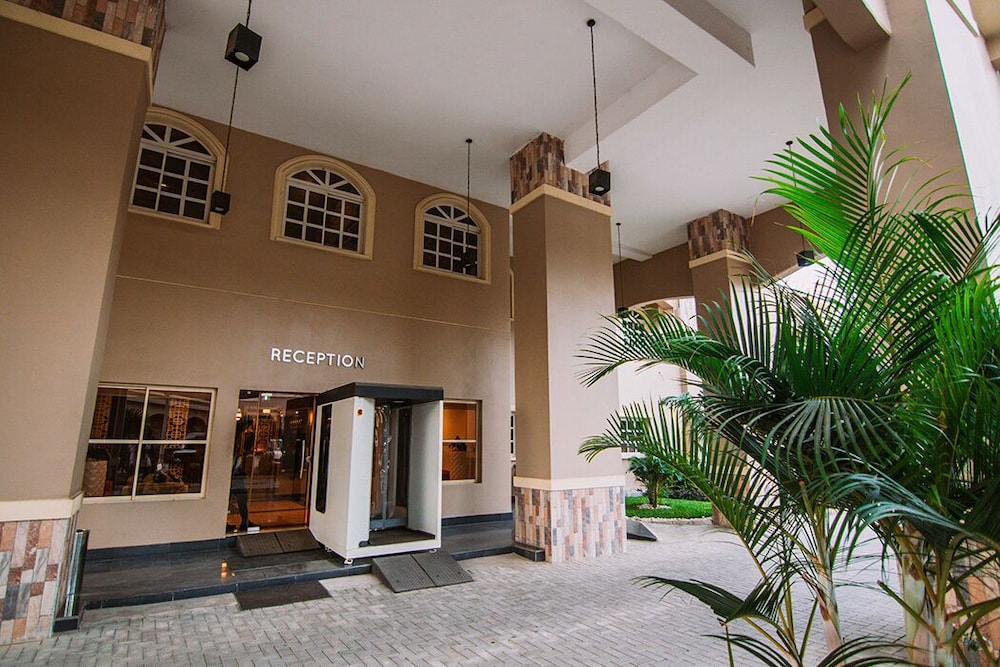 bon hotel kano