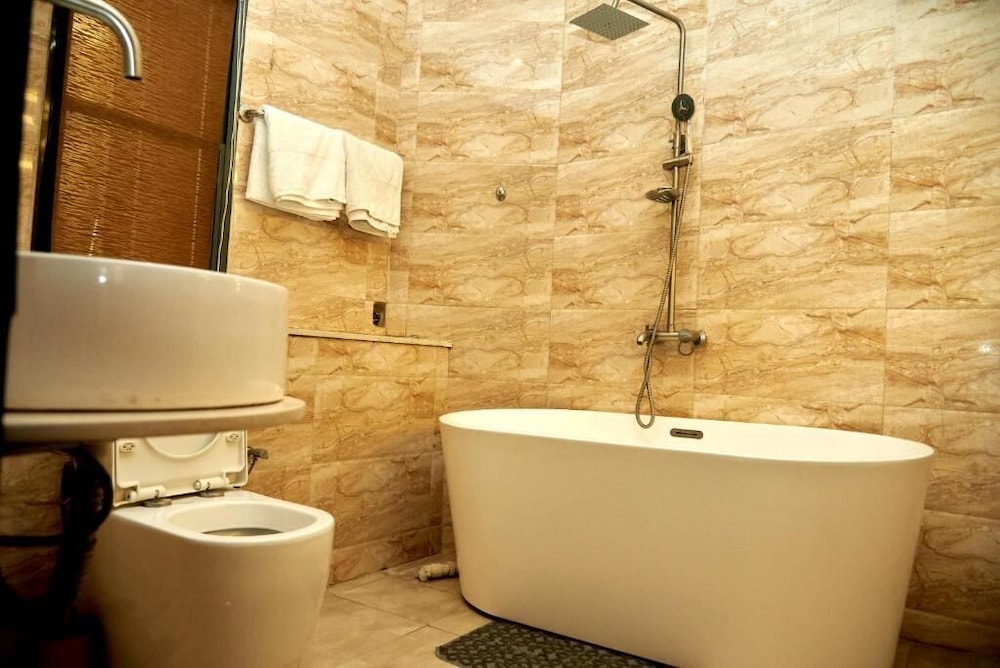 bon hotel kano