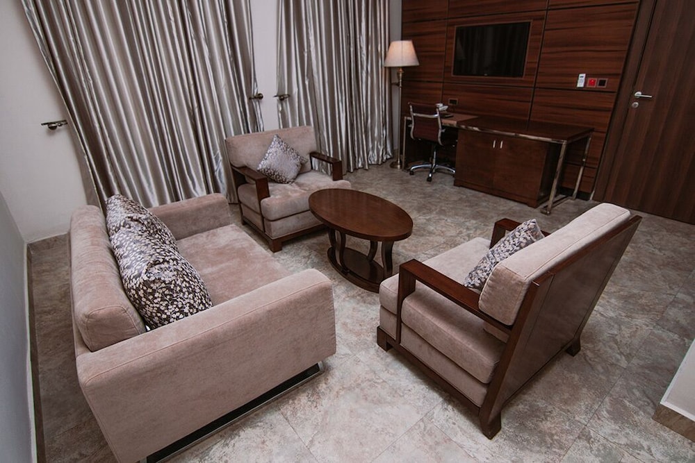 bon hotel kano