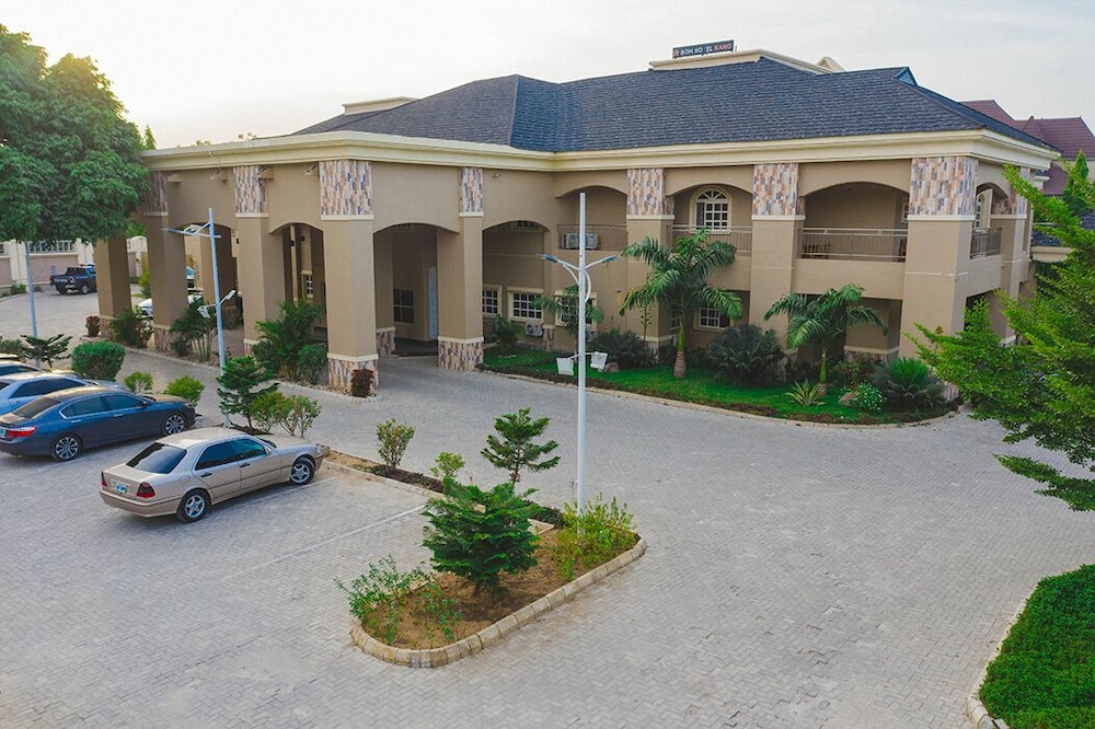 bon hotel kano