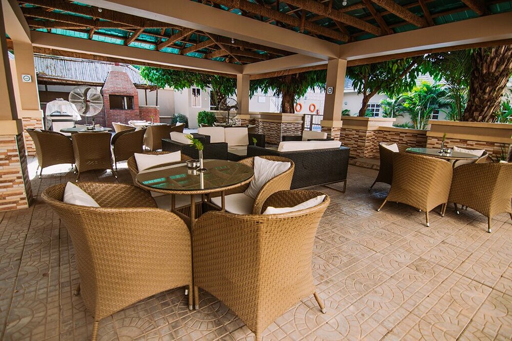 bon hotel kano