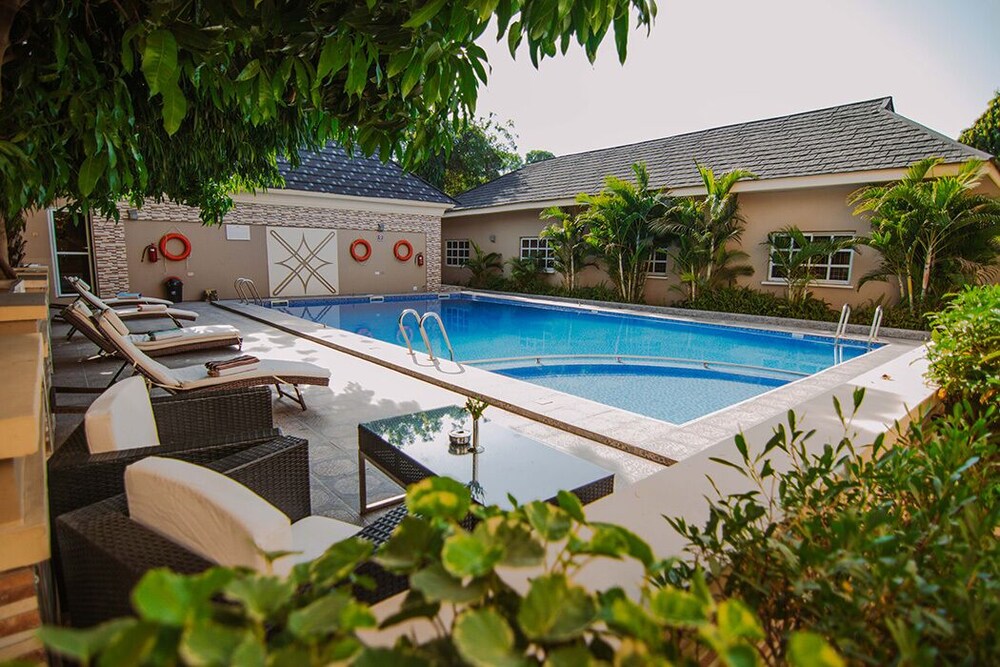 bon hotel kano