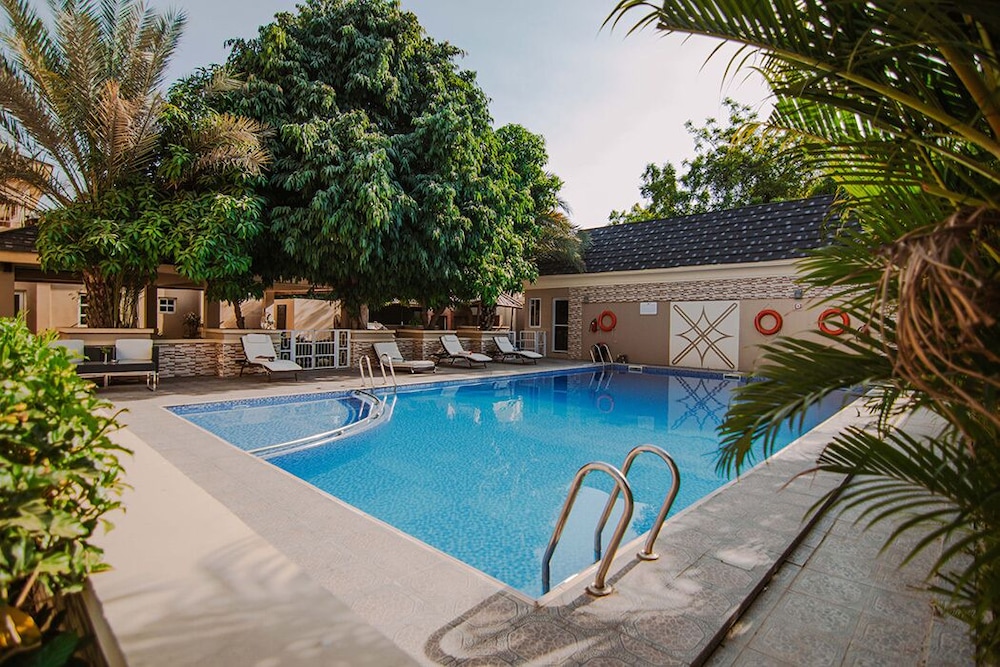 bon hotel kano