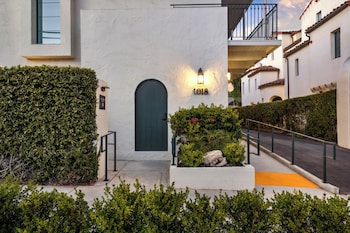 Casa Jardin,,2.5 star