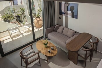 vaya suites by omilos hotels