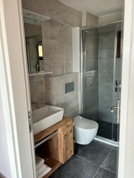 la vie en rose otel by sogutdagi