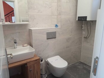 la vie en rose otel by sogutdagi