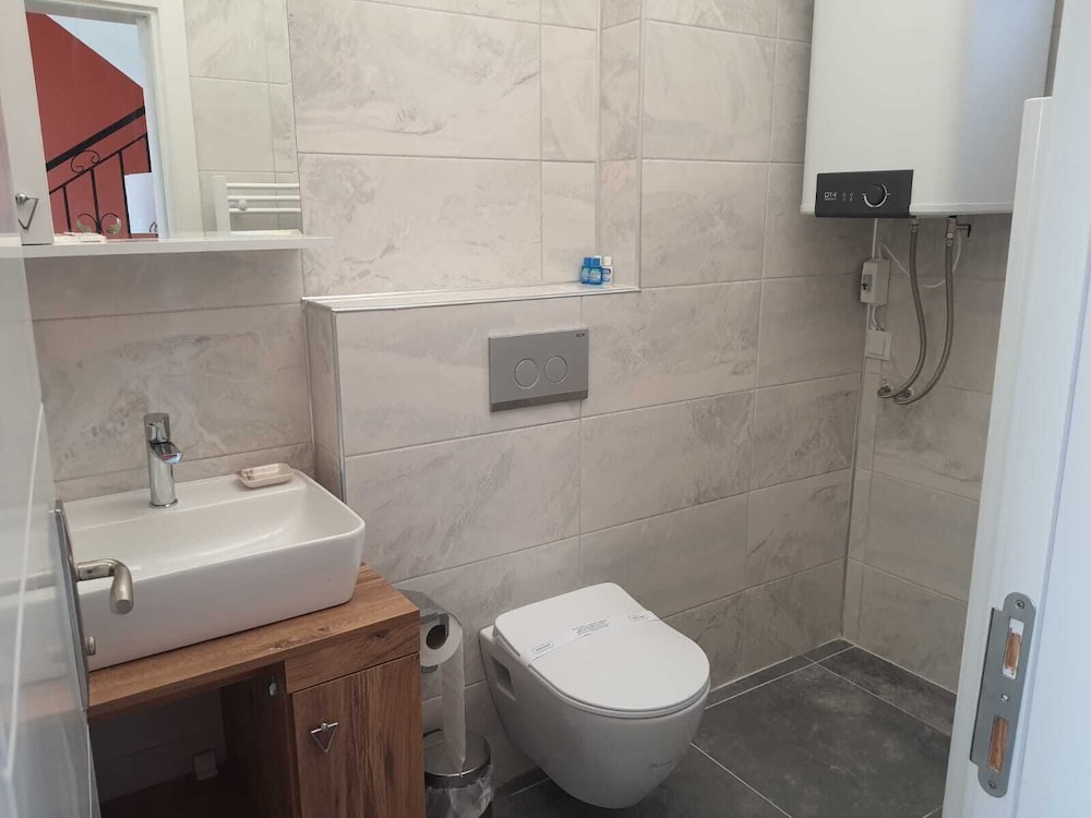 la vie en rose otel by sogutdagi