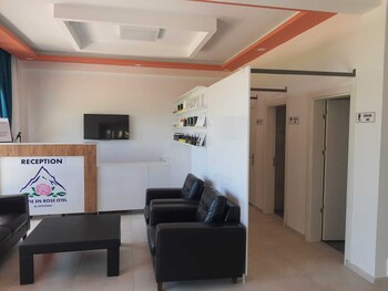 la vie en rose otel by sogutdagi