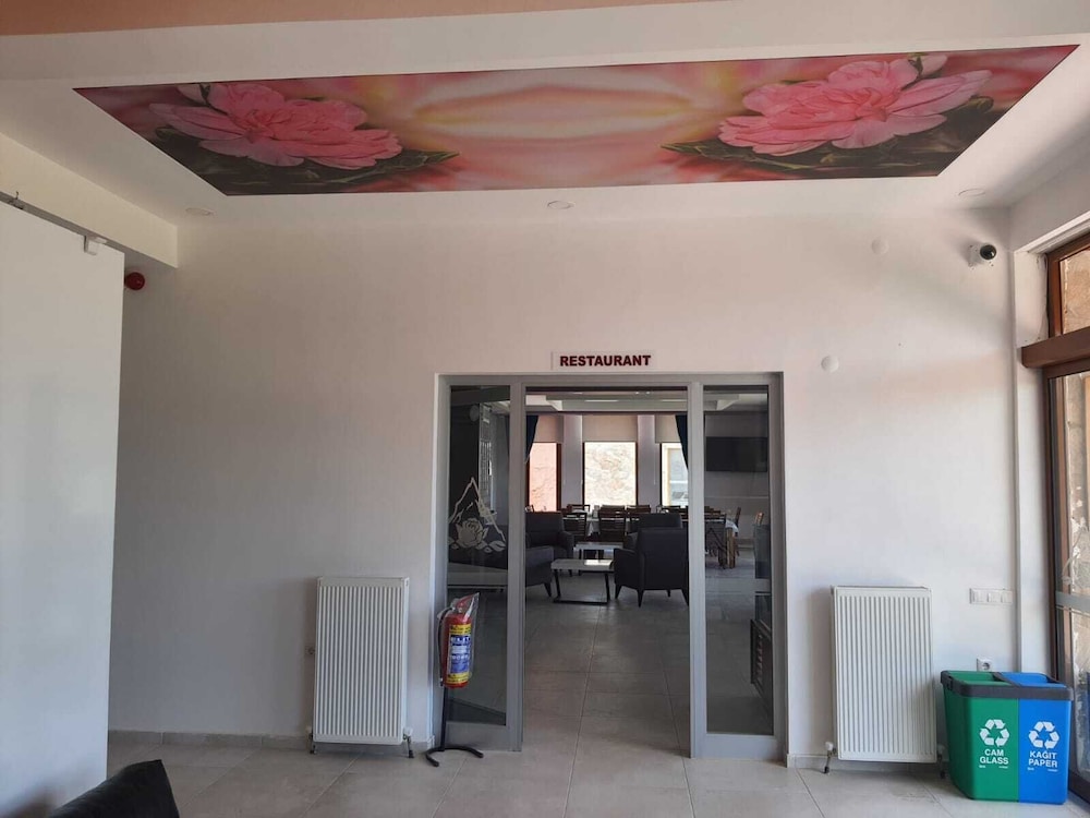 la vie en rose otel by sogutdagi