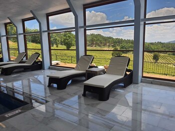 la vie en rose otel by sogutdagi