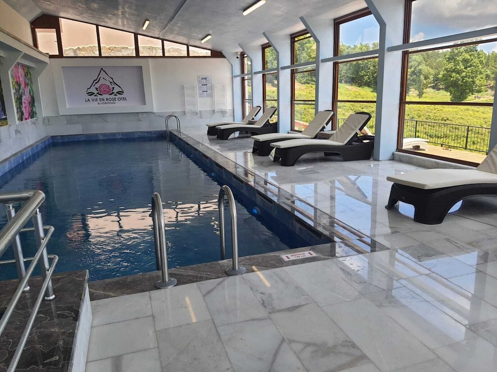 la vie en rose otel by sogutdagi