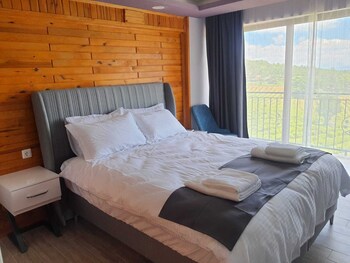 la vie en rose otel by sogutdagi