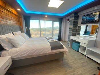 la vie en rose otel by sogutdagi