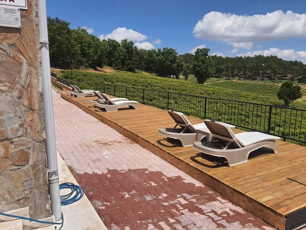 la vie en rose otel by sogutdagi