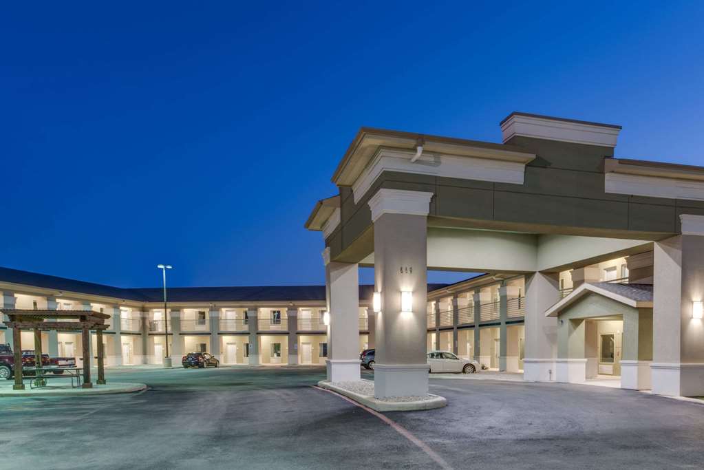 super 8 by wyndham cotulla tx