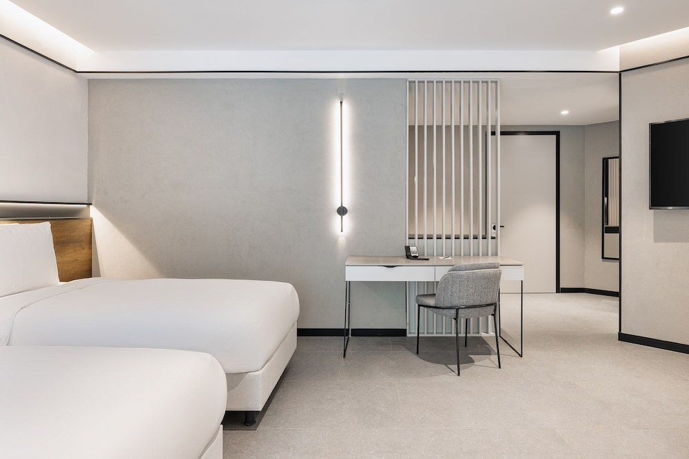 inventist hotel sports academy