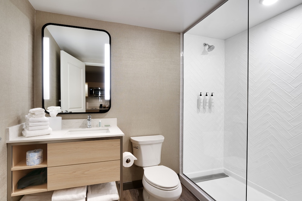 towneplace suites by marriott show low