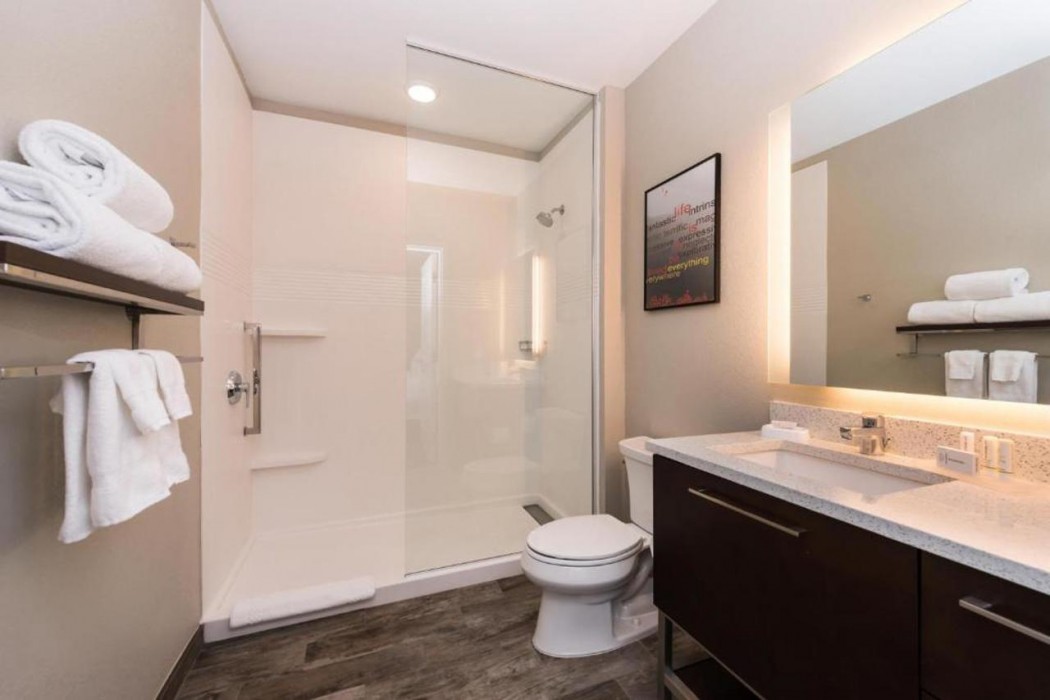 towneplace suites by marriott show low