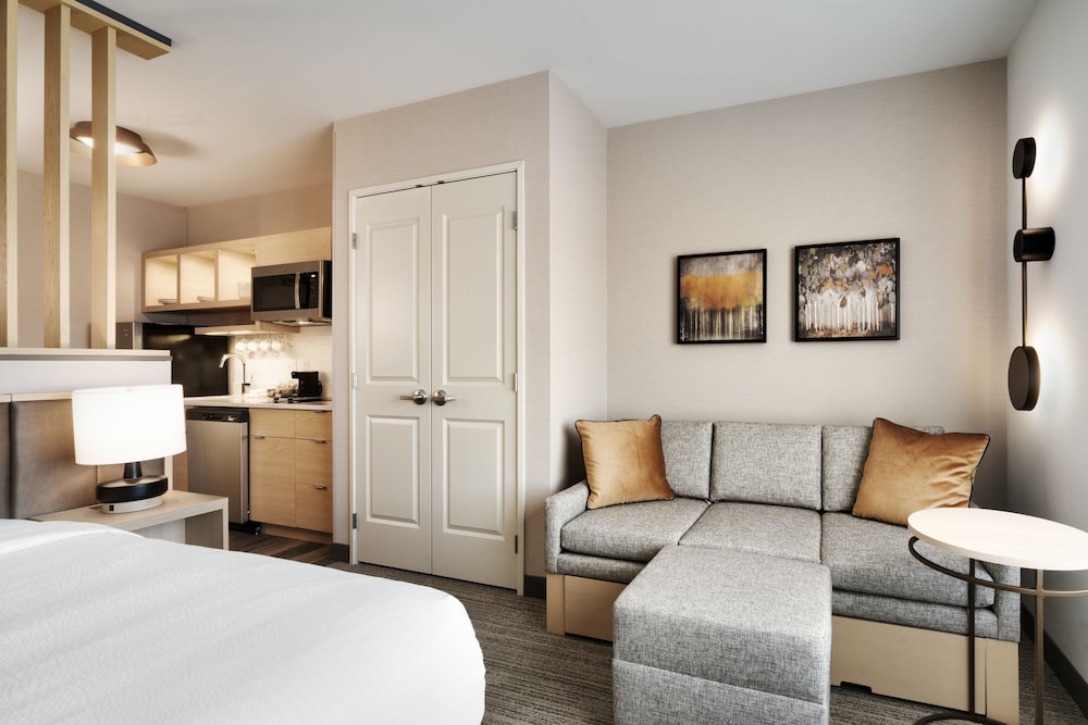 towneplace suites by marriott show low