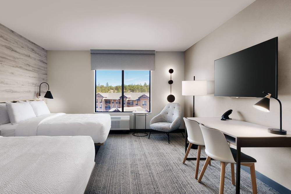 towneplace suites by marriott show low